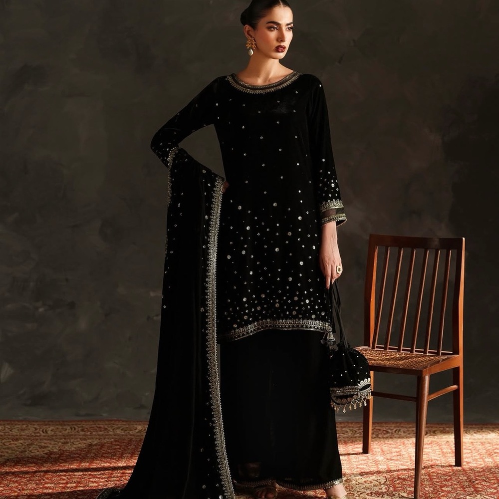 Black Embellished Long-Sleeve Velvet Dress